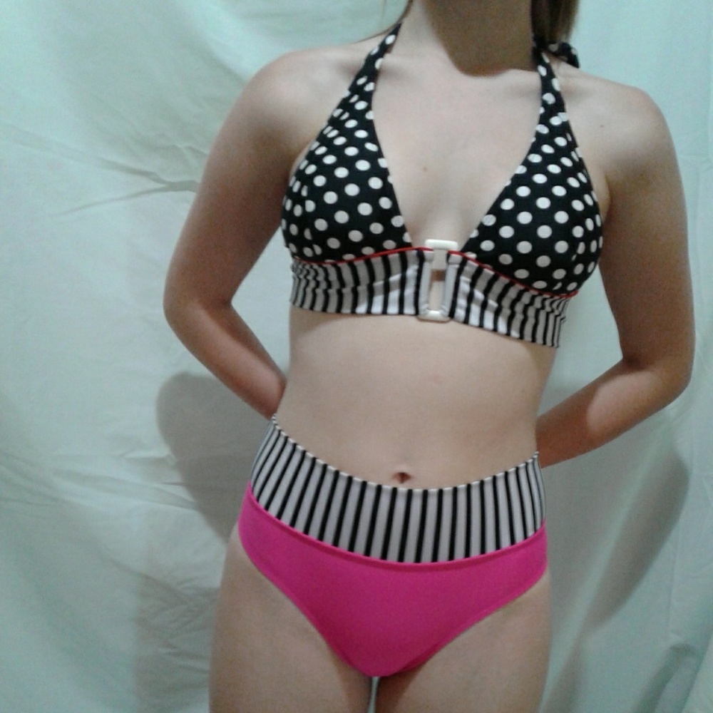🌺 NWOT Black/White/Pink Halter Bikini